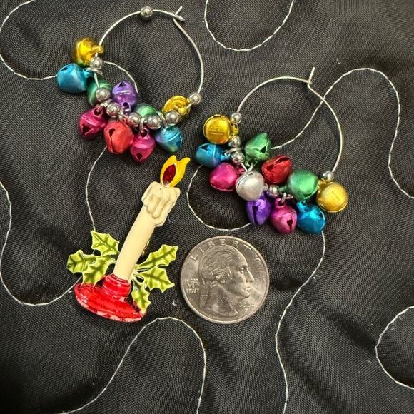 Holiday brooch (vintage) & Pierced wire earrings - Picture 2 of 2